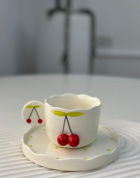 مج كرزة مع كوستر