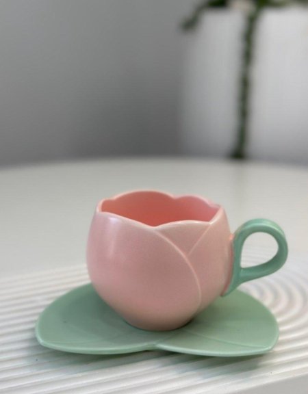 مج وردة ترند مع كوستر